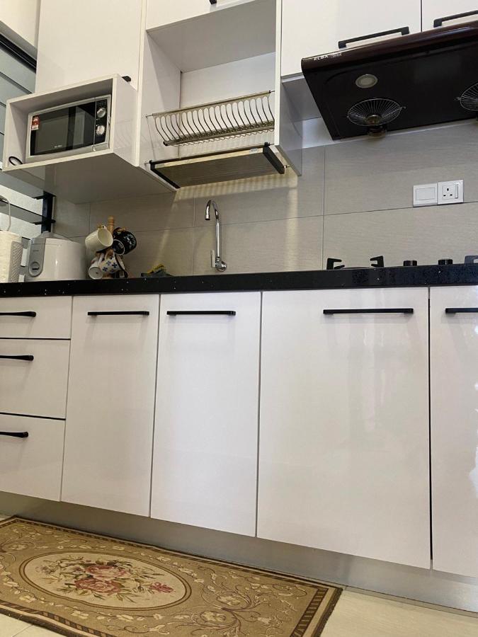 Mines Astetica Lake View Condo Seri Kembangan V1 Exterior photo
